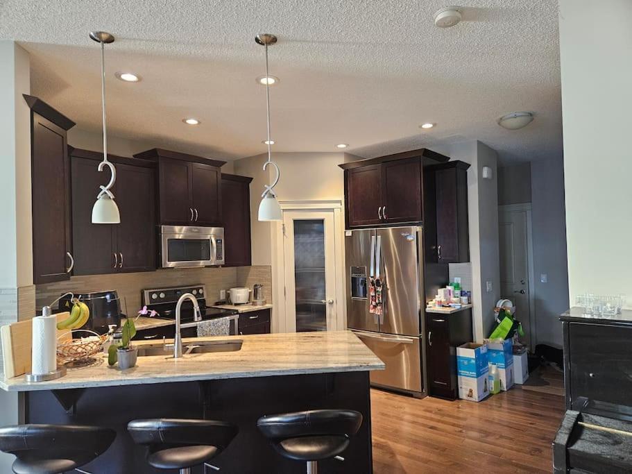 3 Bedroom Detached House * Calgary
